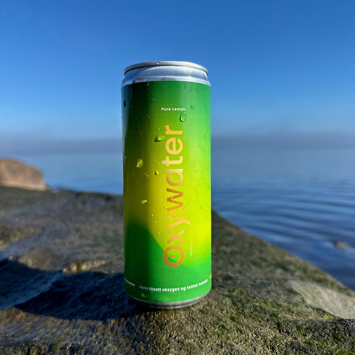 Oxywater Pure Lemon boks på stranden